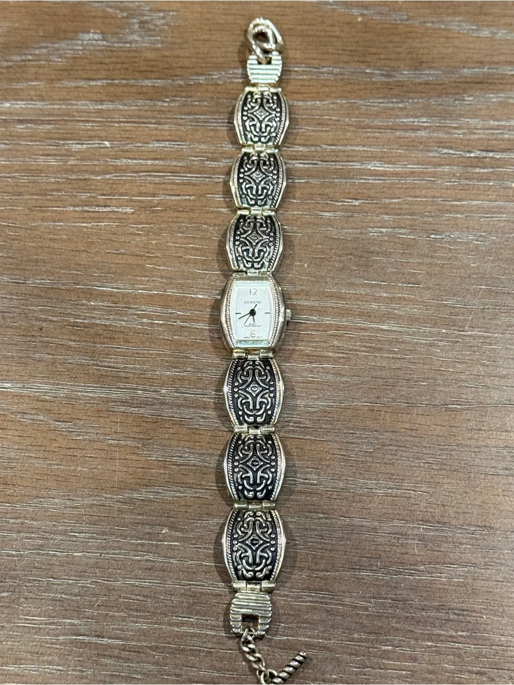 Vintage Geneva stainless steel back waterproof silver tone bracelet watch